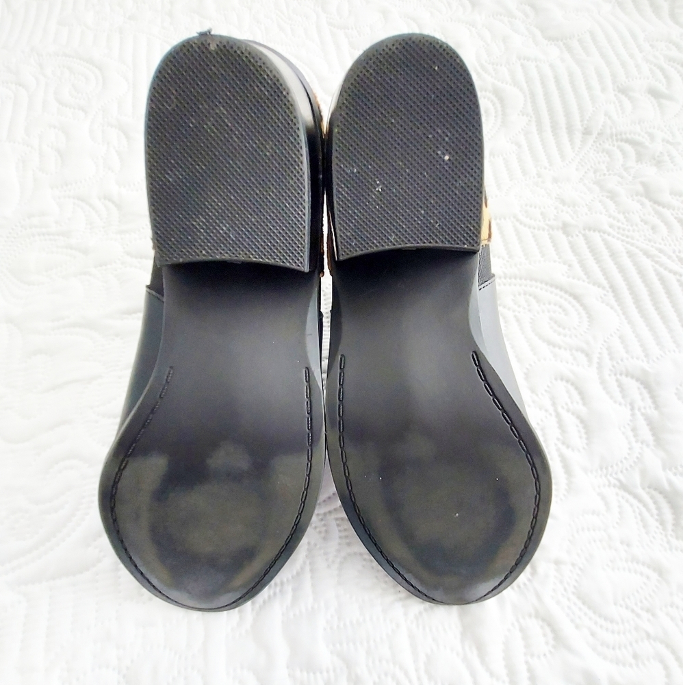 Apri by Italian Shoemakers Gear 2 Booties - Picture 7 of 11